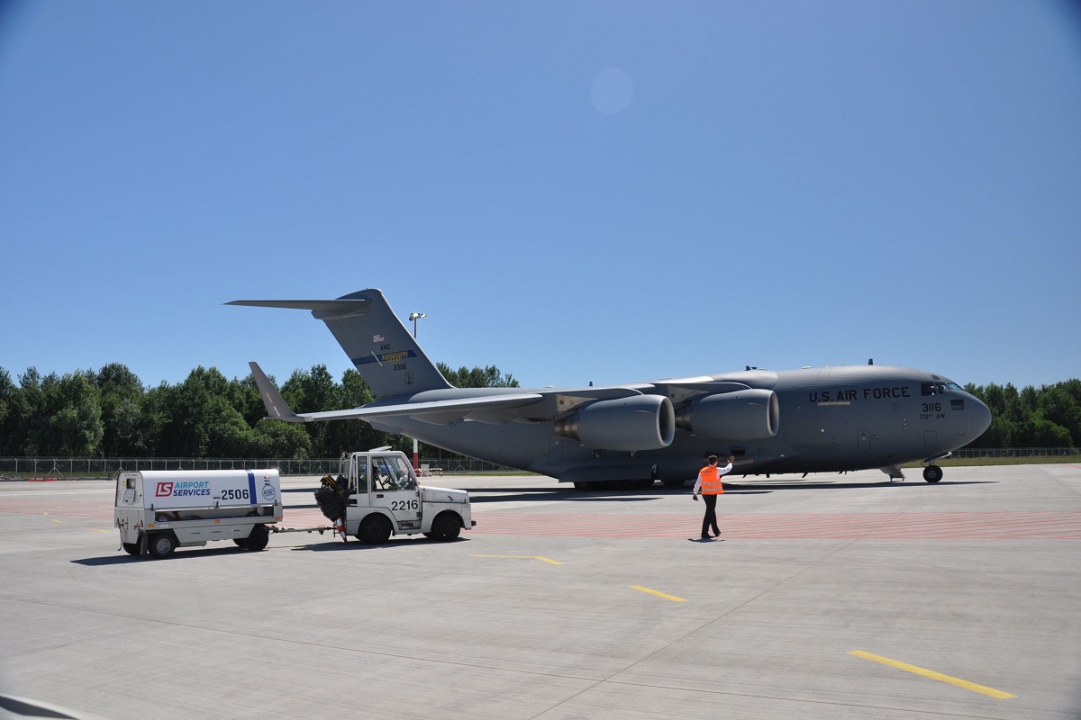 Cargo & military flights